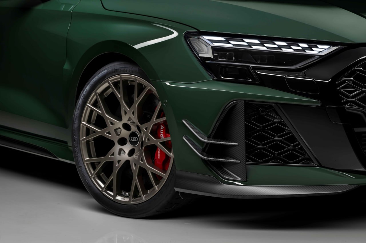 Специалисты Pirelli разработали специальную модификацию шин P Zero R