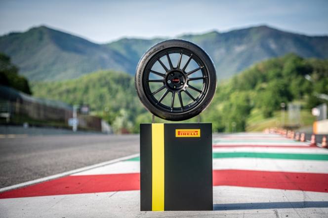 Pirelli P Zero Trofeo RS признана самой быстрой шиной